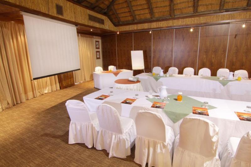 Cresta Mowana Safari Lodge Kasane Bagian luar foto