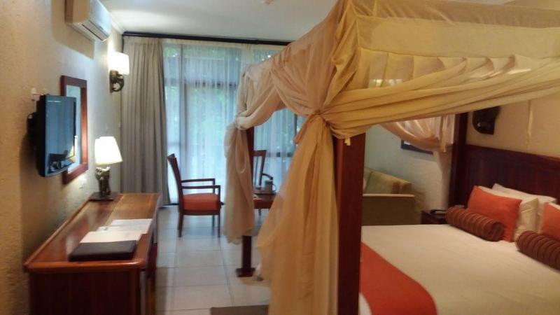 Cresta Mowana Safari Lodge Kasane Bagian luar foto