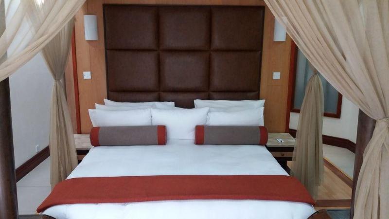 Cresta Mowana Safari Lodge Kasane Bagian luar foto